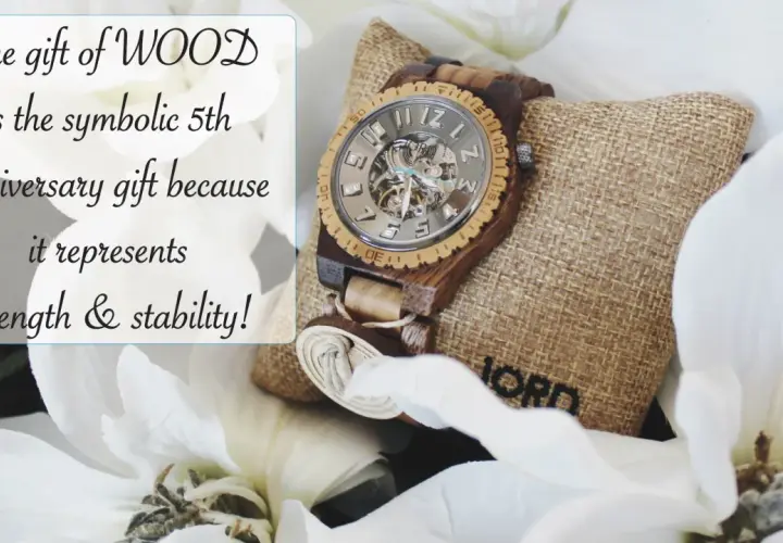 Reloj de madera, regalo simbólico que se celebra a los 5 años de casados, representa fuerza y estabilidad.