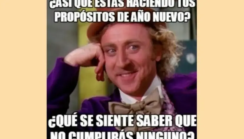 Willy Wonka con su sonrisa pícara, preguntando si ya estás haciendo tus propósitos de Año Nuevo. ¡Unas frases originales para felicitar el año con humor!