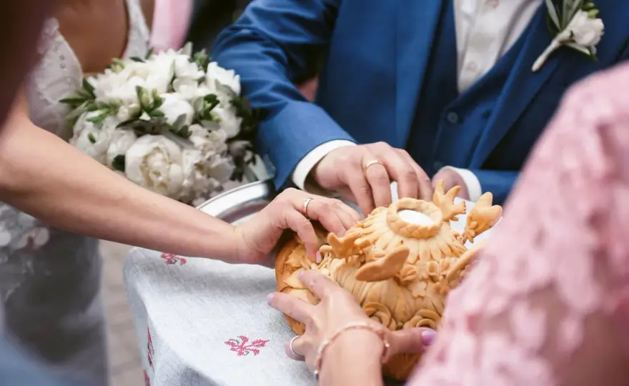 Rituales de boda en distintas culturas y cómo adaptarlos con sentido