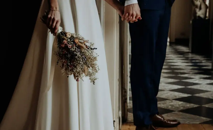 Boda civil en España - papeles, coste y quién la celebra
