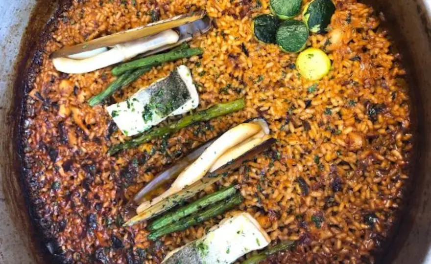 Socarrat en la paella - qué es y cómo conseguirlo sin quemarlo