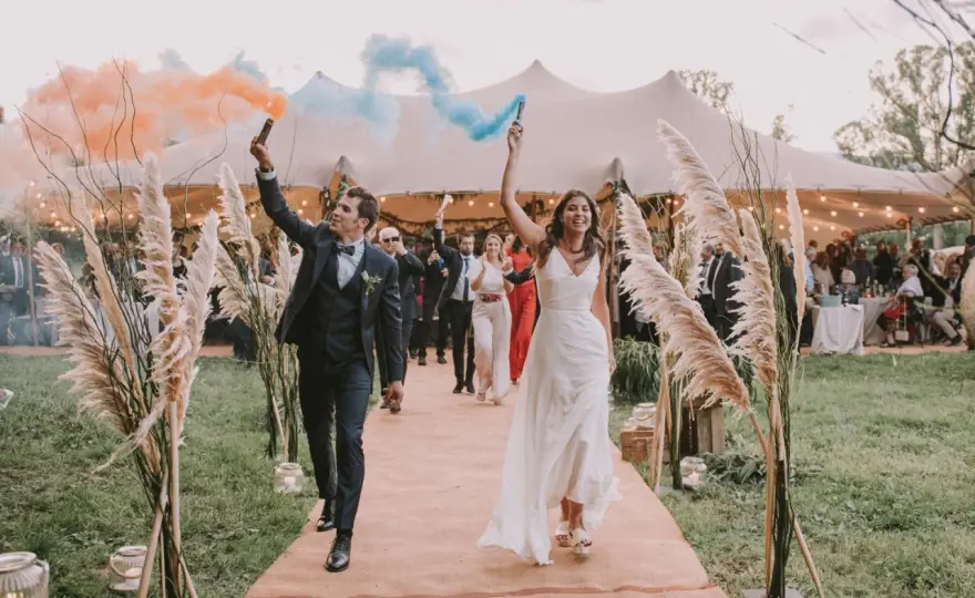 Entrada de los novios al banquete - cómo acertar con estilo