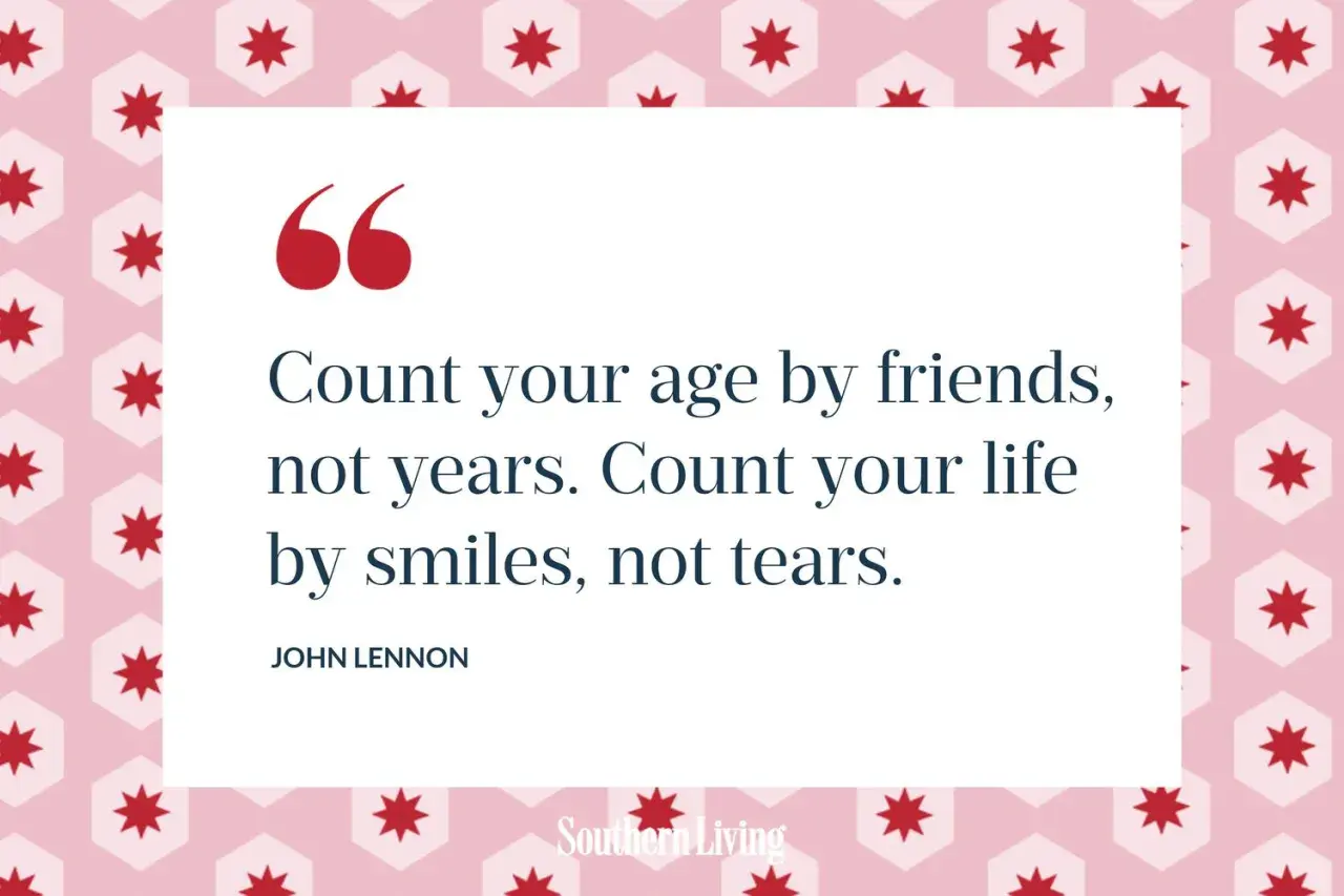 Frases cortas sobre tu sonrisa: "Cuenta tu edad por amigos, no por años. Cuenta tu vida por sonrisas, no por lágrimas." - John Lennon.